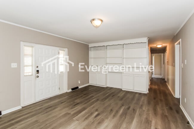 Photo - 820 Ridge Ln Dr