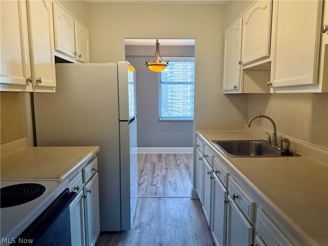 Photo - 11850 Edgewater Dr