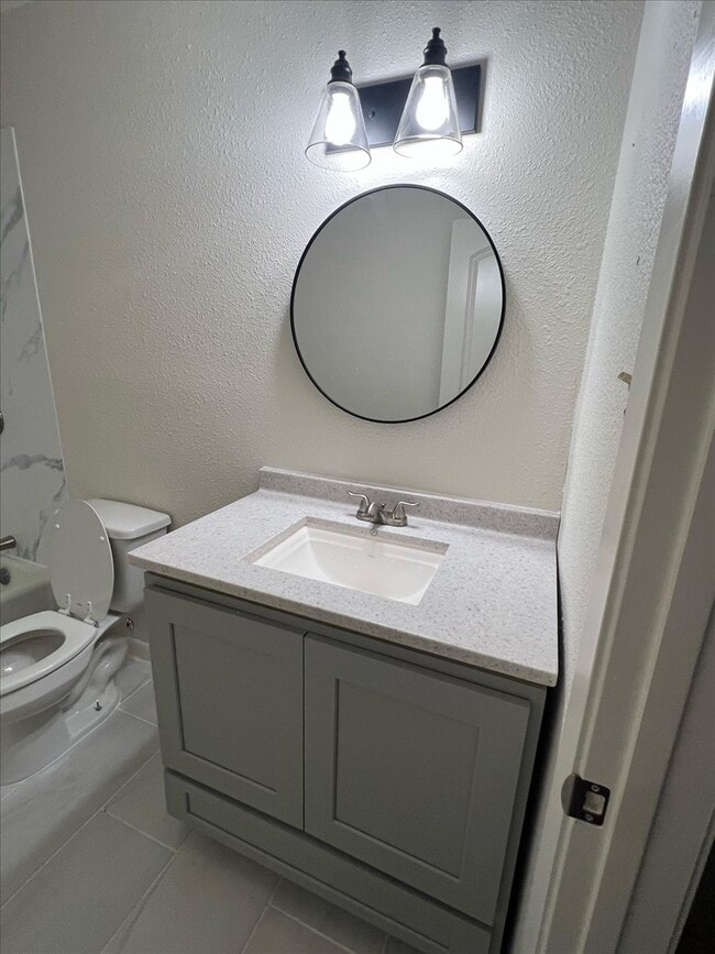 Photo - 265 W Hartel St