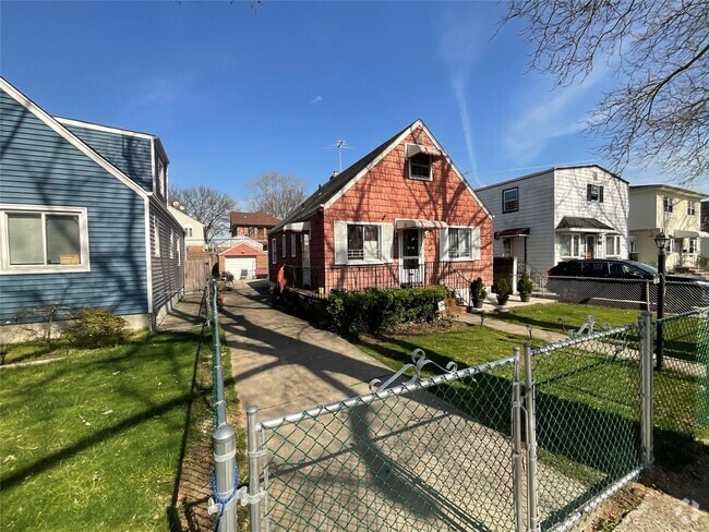 Building Photo - 81-35 251st St Rental