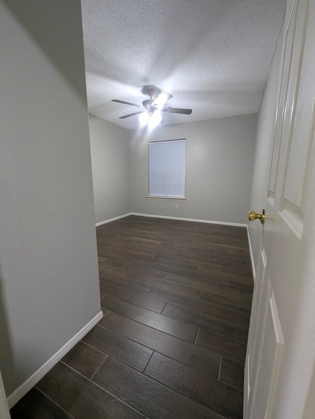 Building Photo - 827 Coral Tree Pl