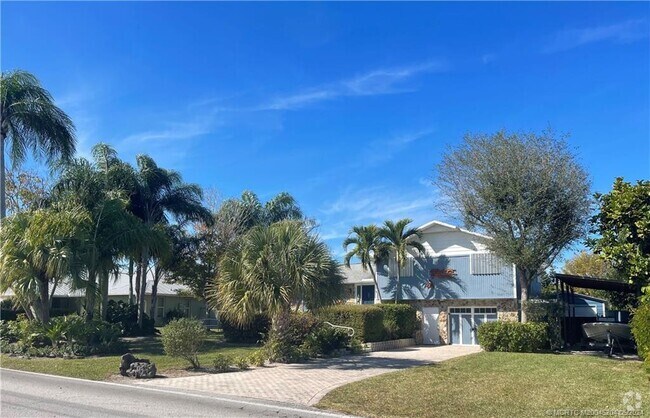 Building Photo - 5229 SE Horseshoe Point Rd Rental