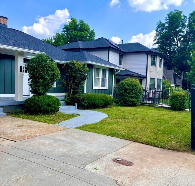 658 Cascade Ave SW Unit A