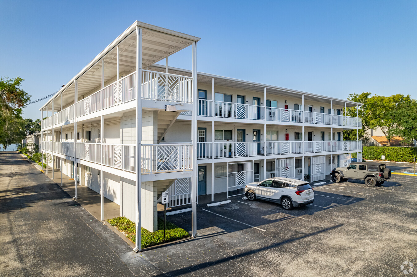 320 Lakeview St Orlando, FL 32804 - Hampshire House Condos