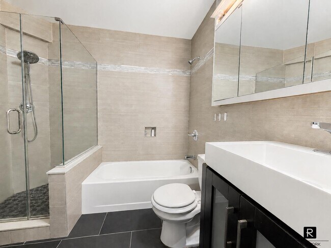 415 E 37th St Unidad 29-F