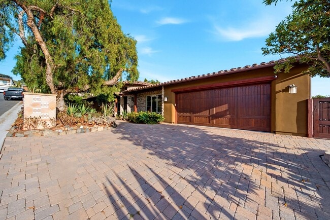 Photo - 825 Gonzales St