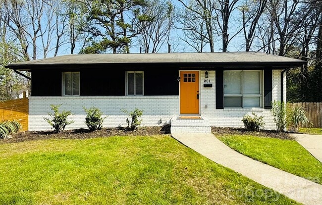 Building Photo - 801 Davenport St