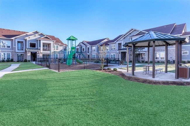 Photo - 4633 Campus Dr