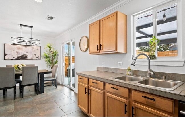 Photo - 2182 W Warren Ave