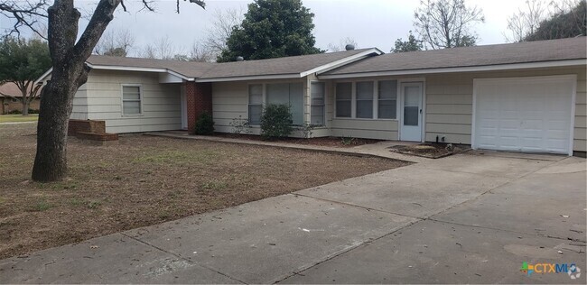 Building Photo - 401 San Jacinto Dr Rental