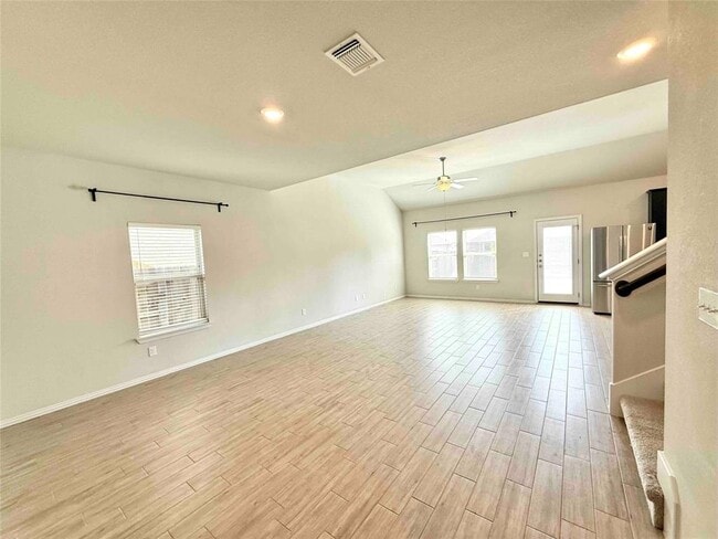 Photo - 301 Bright Star Ln