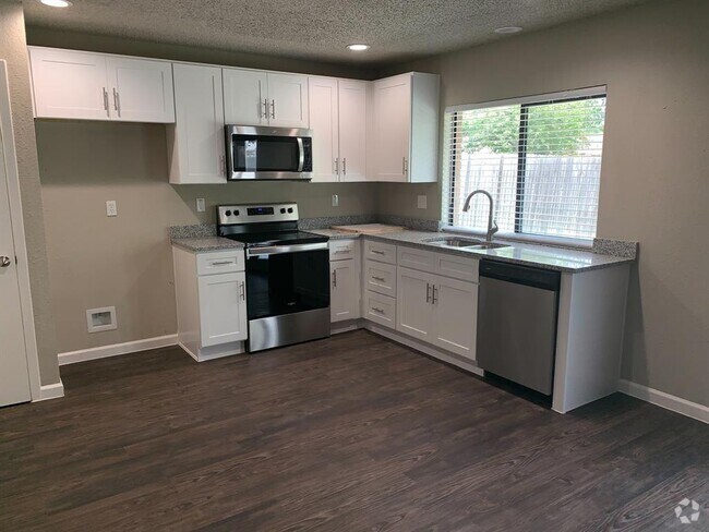 Building Photo - 406 E Springdale Ln Rental