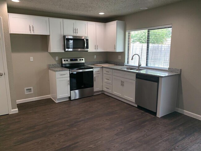 Photo - 406 E Springdale Ln Rental