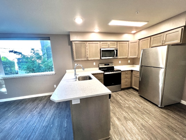 Photo - 1925 S I St Unidad A104