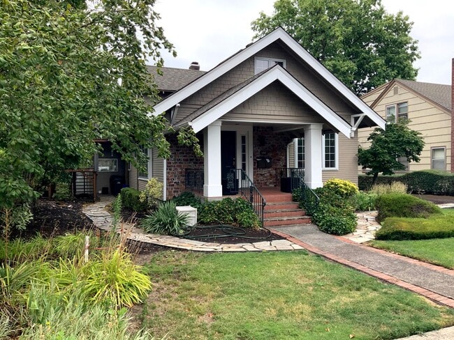 Building Photo - 1 Bedroom Bungalow in Downtown Eugene Rental