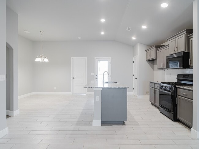 Photo - 6100 NW Silas St