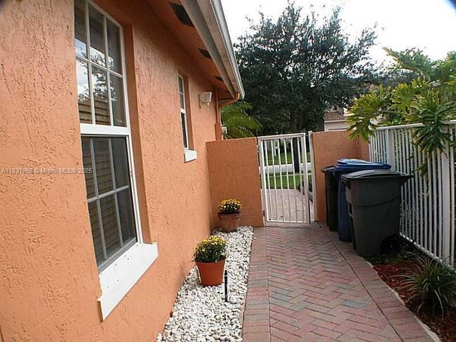 Photo - 9151 NW 40th St