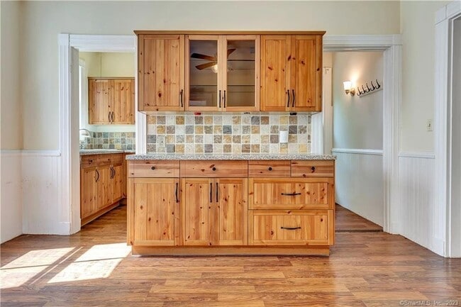 28 Edwards St Unit 2