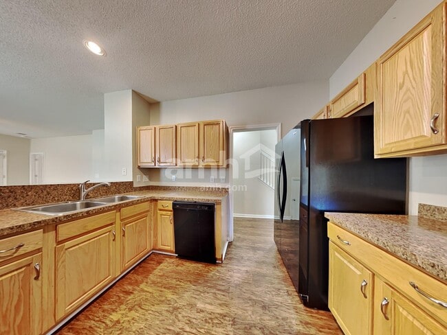 60 Creek Bend Dr