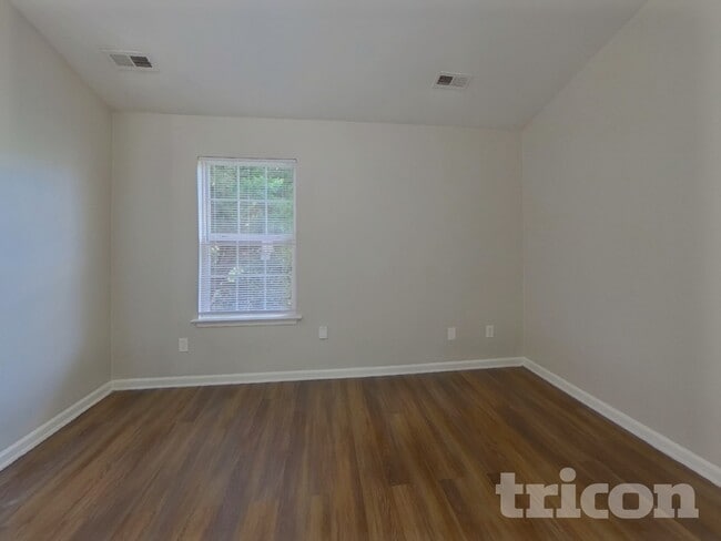 Photo - 842 Lakehill Rd