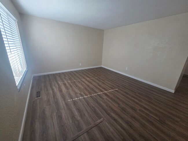 Photo - 20077 Redwood Rd