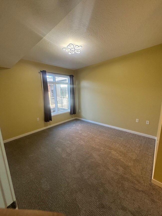 Photo - 2150 S Main St