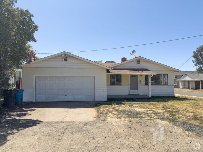 Building Photo - 3 Bedroom Oroville Home with garage and SHOP!
