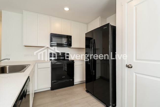 Photo - 240 Sycamore Pl