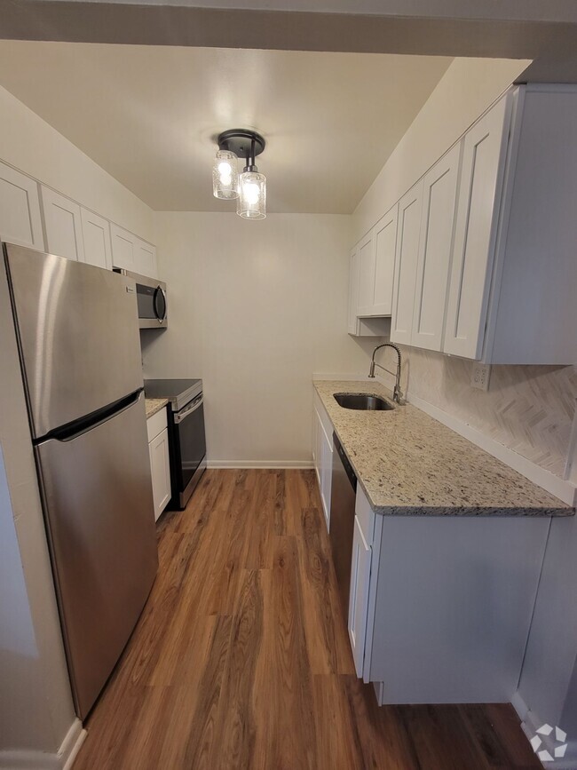 Renovated 1 Bedroom - 109-Rosewood Rental