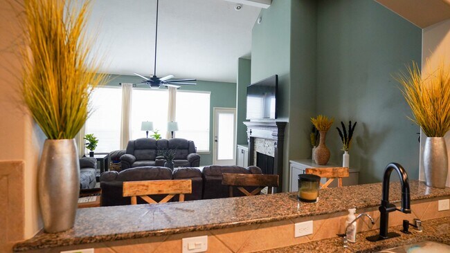 Photo - 2109 Mooncrest Dr