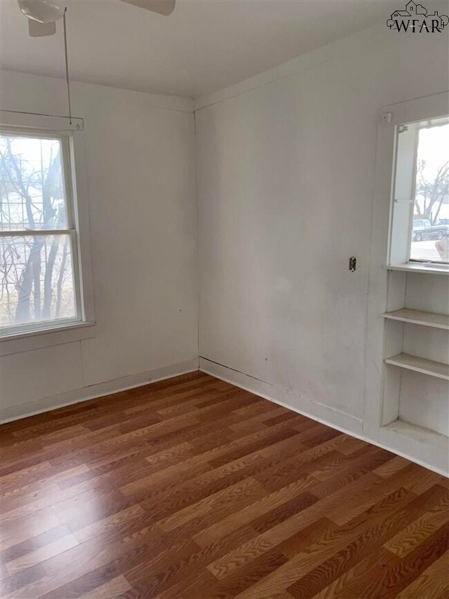 Photo - 2215 Taylor St