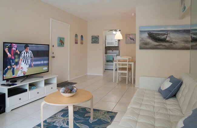 Photo - 424 N Riverside Dr