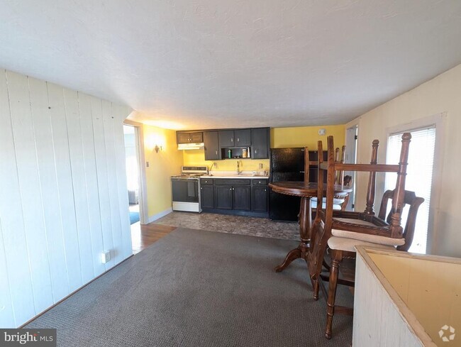 Building Photo - 115 Chambersburg St Rental