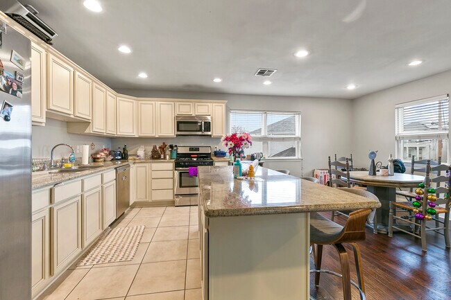 Photo - 6540 Fleur de Lis Dr Casa Adosada