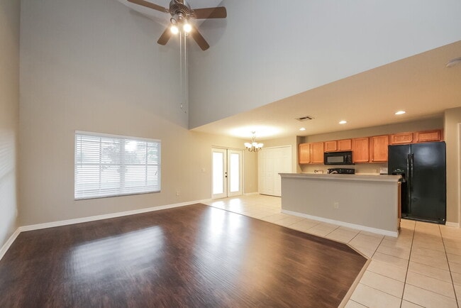 Photo - 1738 Sherbourne St