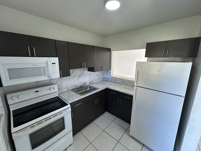 Building Photo - WEJ 13550 LLC - 18255 Unit 3