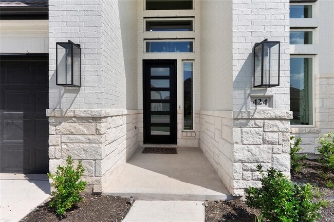 Photo - 424 Hollister Dr