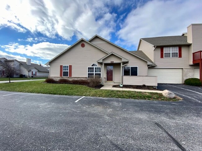 Photo - Great 3 Bedroom 2 Bathroom Large End Unit ...