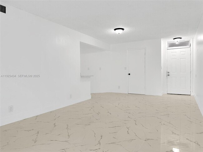 Photo - 211 Lake Pointe Dr Unit 111