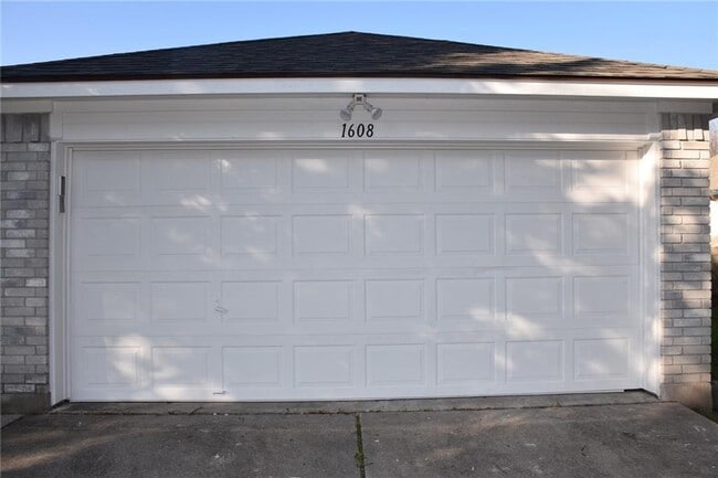 Photo - 1608 Southwestern Blvd
