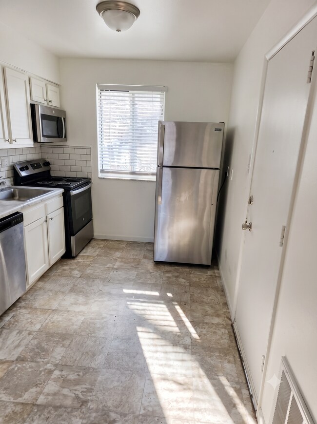 Photo - 7711 Circle Dr Unit D