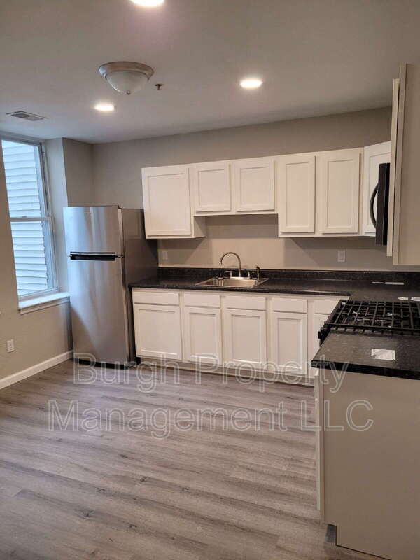 Building Photo - 118 W 8th Ave Unit 2A