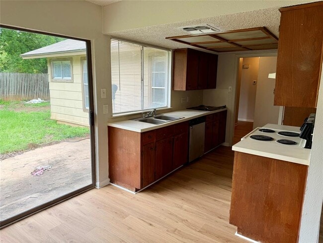 Photo - 610 Chisholm Valley Dr