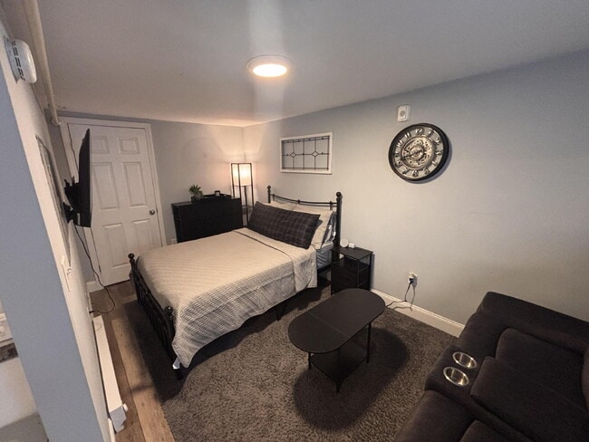 Building Photo - Walk everywhere - Charming Fully Furnished Studio Loft in the Heart of Bath, Maine! Unit 5