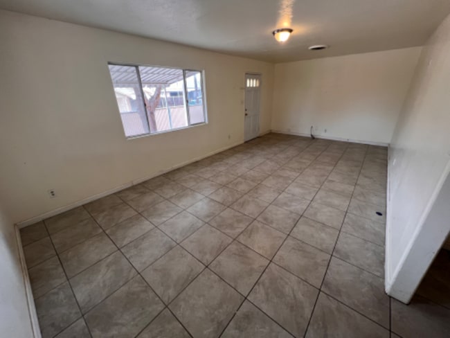 Photo - 562 Fern Ave