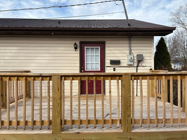 Photo - 1657 Redwood Dr