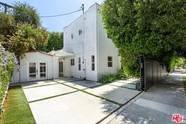 Building Photo - 7614 Willoughby Ave Rental