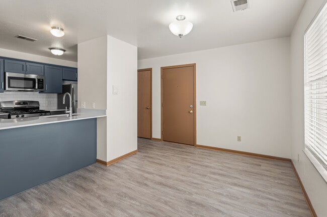 Photo - Meadow Springs Apartments