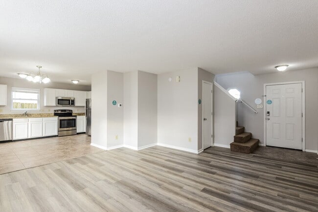 Photo - 6812 Everbloom Ln