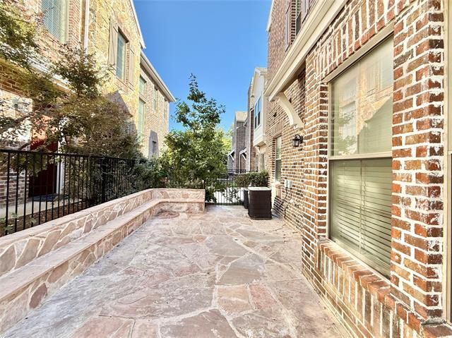 Photo - 2008 Grove Park Ln